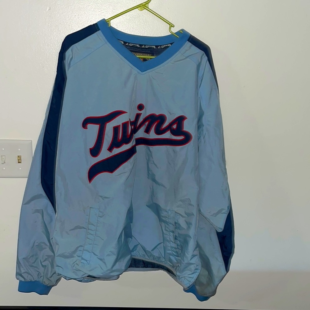 Twins Wind Breaker